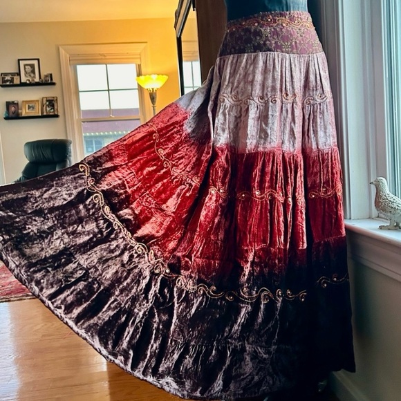 Incredible Velvet Tiered Skirt, Vintage India - Picture 2 of 16